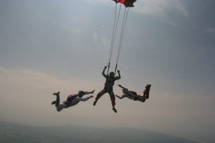 AFF cursus skydiven Texel - parachute zelf openen