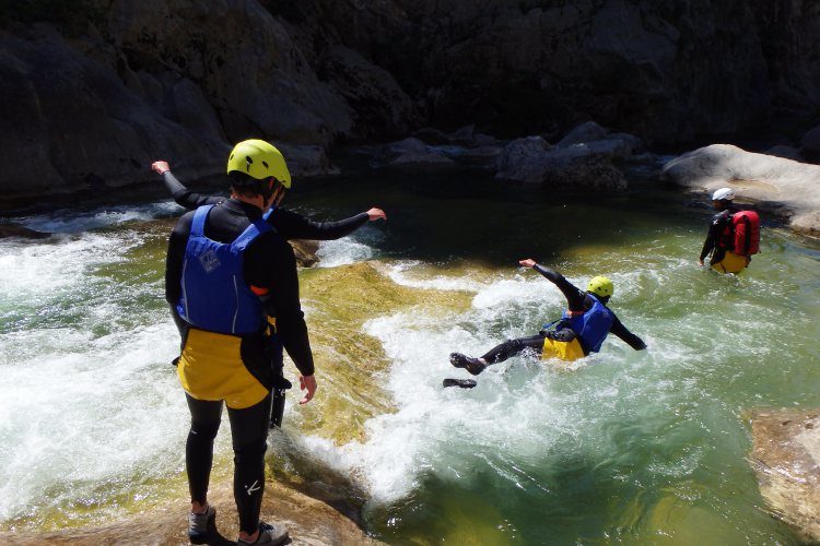 Basic canyoning Cetina rivier - Zadvarje bij Omiš Kroatië