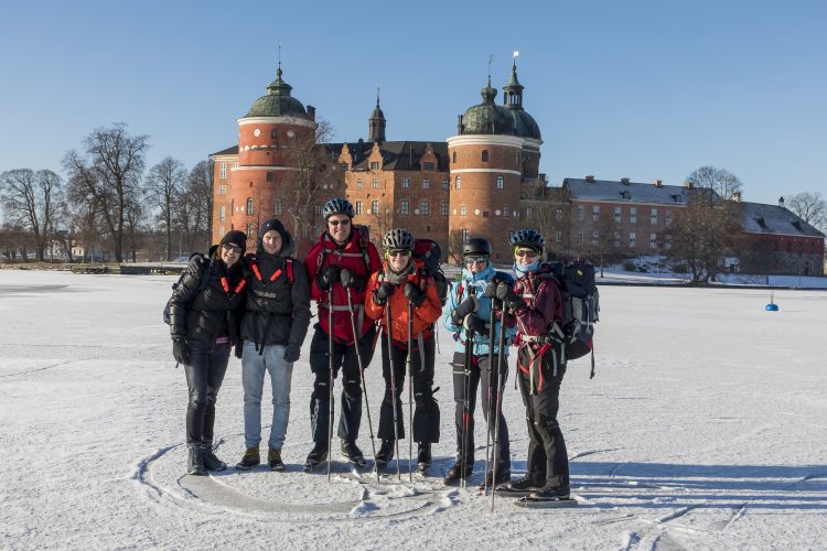 Schaatstocht op natuurijs met gids nabij Stockholm - dagtour