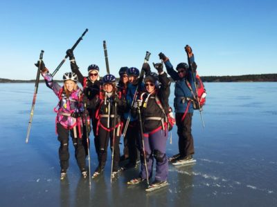 natuurijs schaatstocht met gids nabij Stockholm