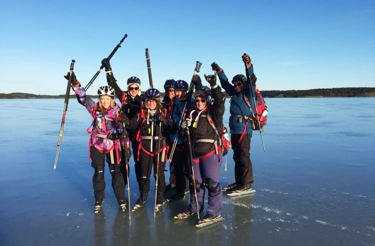natuurijs schaatstocht met gids nabij Stockholm