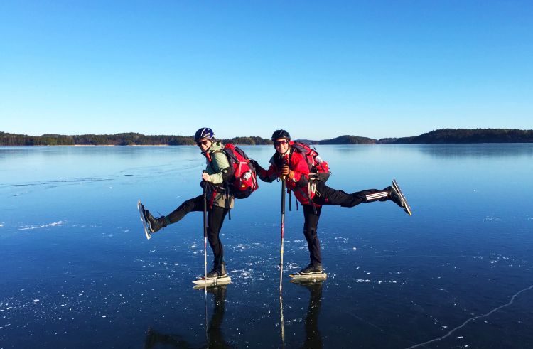 natuurijs schaatstocht met gids nabij Stockholm