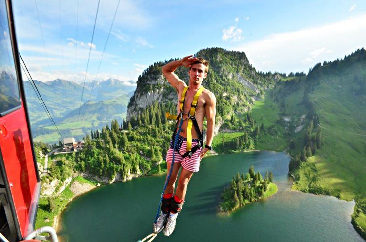 Bungeejump Stockhorn Interlaken Zwitserland