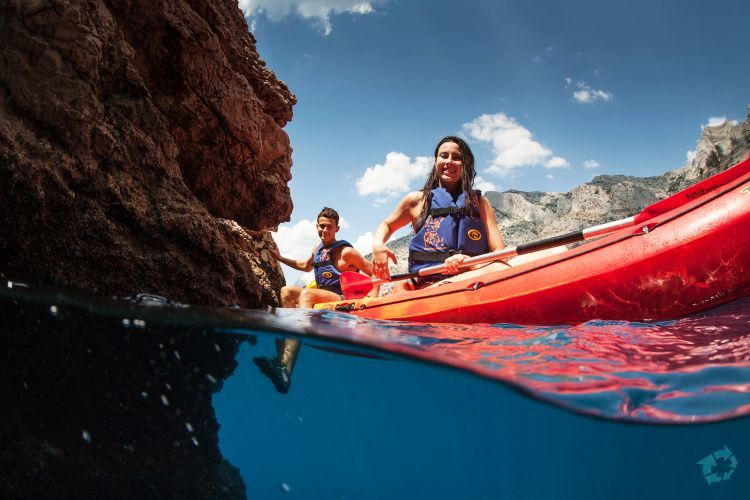 Zee kajakken en snorkelen Brela Dalmatië Kroatië