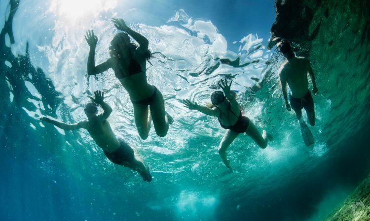 Zee kajakken en snorkelen Brela Dalmatië Kroatië