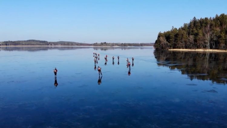 Schaatstocht op natuurijs met gids nabij Stockholm - introductietour