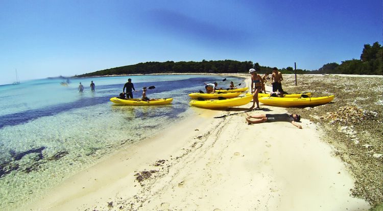 Hele dagtour kajakken Dugi Otok Zadar Kroatië
