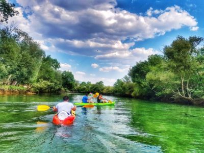 Kajakken Cetina rivier Sinj Kroatië