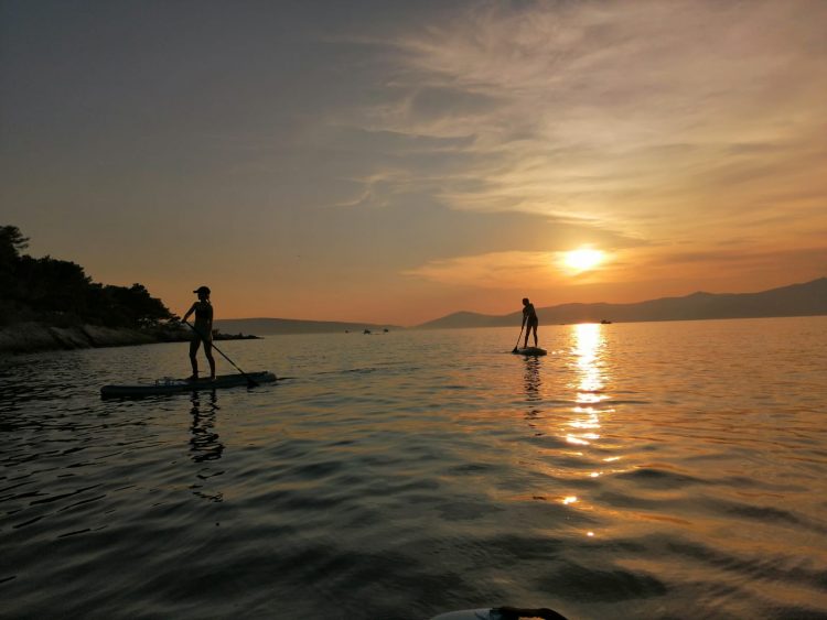 Suppen bij zonsondergang in Split Kroatië