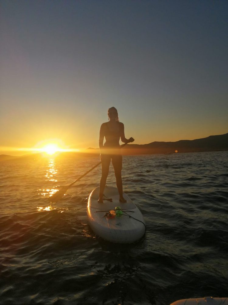 Suppen bij zonsondergang in Split Kroatië