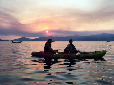 Zeekajakken bij zonsondergang in Split Kroatië