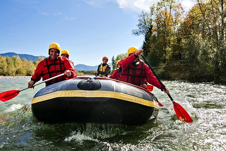 Raften op de rivier Isar vanuit Lenggries Beieren