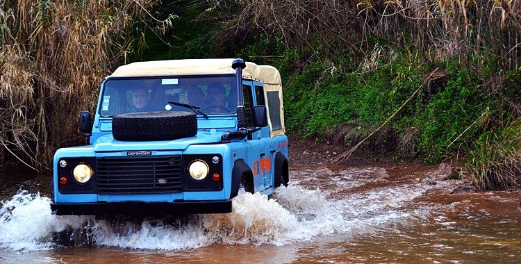 Halve dag Jeep Safari Algarve Portugal is een tour waarbij je de Algarve leert ondekken via landelijke wegen, off-road tracks en dwars door dorpjes waar de tijd lijkt te hebben stilgestaan. 