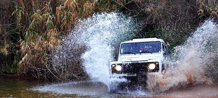 Halve dag Jeep Safari Algarve Portugal is een tour waarbij je de Algarve leert ondekken via landelijke wegen, off-road tracks en dwars door dorpjes waar de tijd lijkt te hebben stilgestaan. 