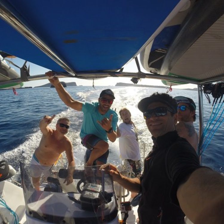 Hele dag suppen met barbecue op Ibiza