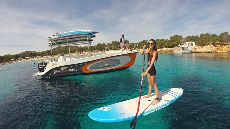 Hele dag suppen met barbecue op Ibiza