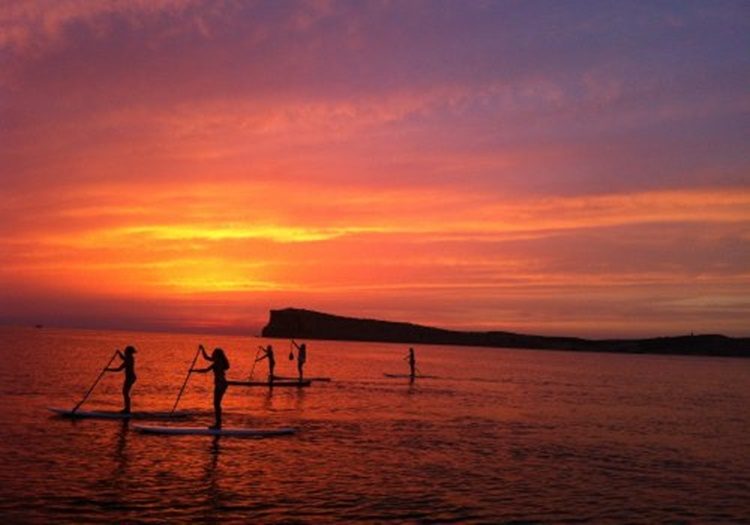 Suppen bij zonsondergang op Ibiza
