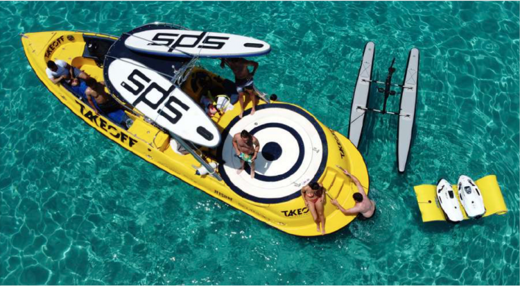 Boot met luxe water tools in Ibiza