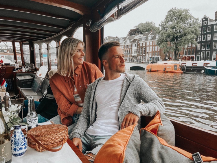Luxe Salonboot Rondvaart door Amsterdam met drankjes en kaas