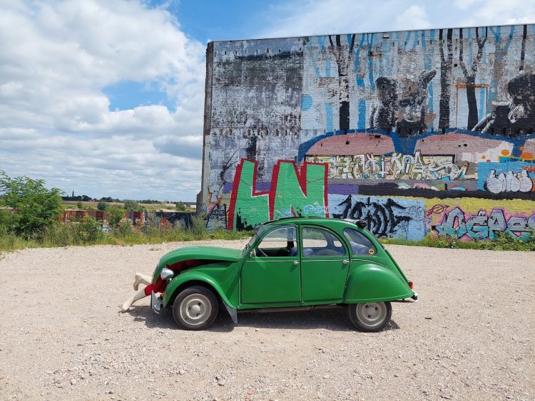 Oldtimer toertocht met een 2CV (Lelijke) eend - Nijmegen Gelderland