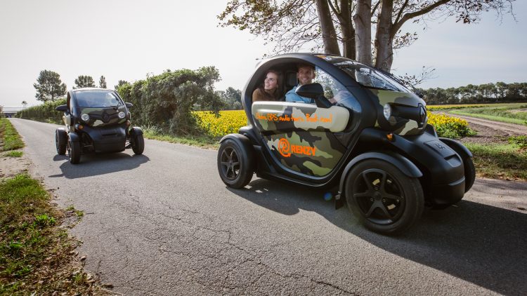 Duin en zomerbloemen Renault Twizy tour door Zuid-Holland vanuit Lisse